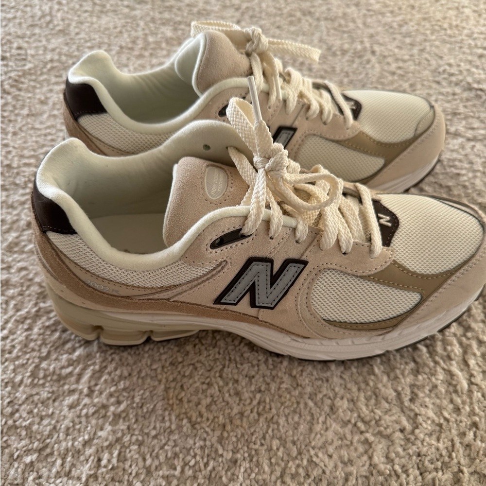 New balance 2002r